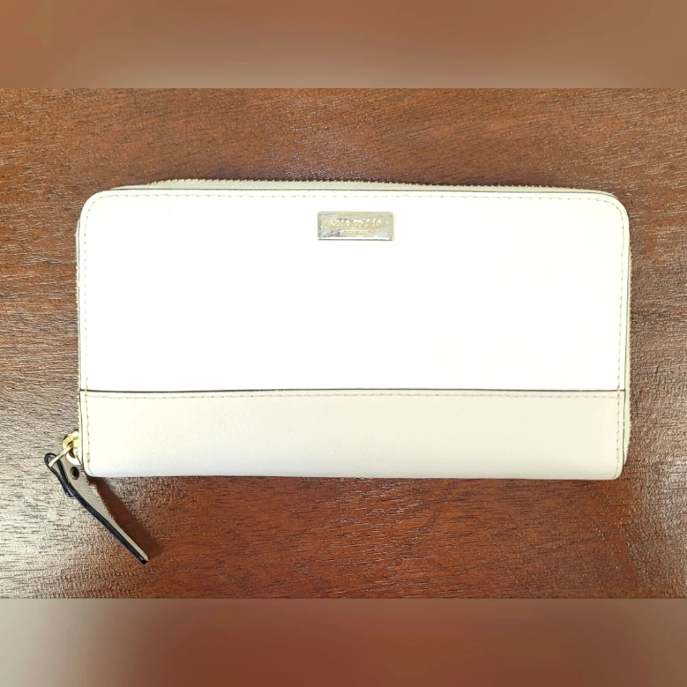 Kate Spade Wallet - Picture 2 of 8